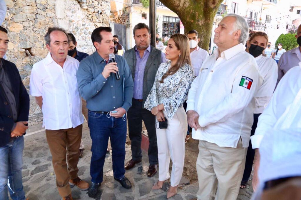 Entregan Evelyn Salgado y Miguel Torruco la renovación del nombramiento