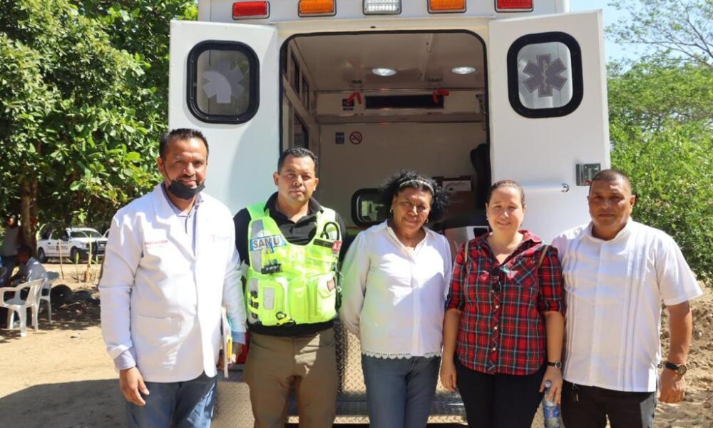 Beneficia La Ssg A Los Municipios De Coahuayutla Y La Uni N Con La Entrega De Ambulancias La